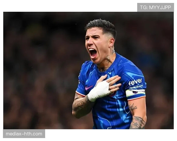 德容与恩佐·费尔南德斯中场组织能力对比分析 德容与恩佐·费尔南德斯中场组织能力对比分析