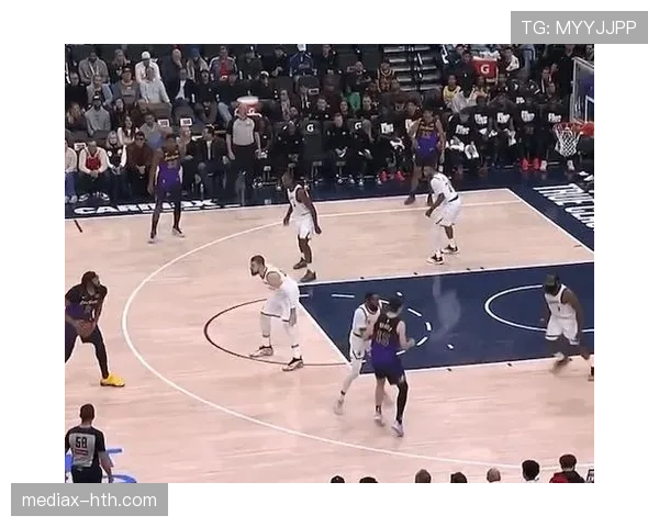 詹姆斯挡拆制造错位提升关键效率胜过库里