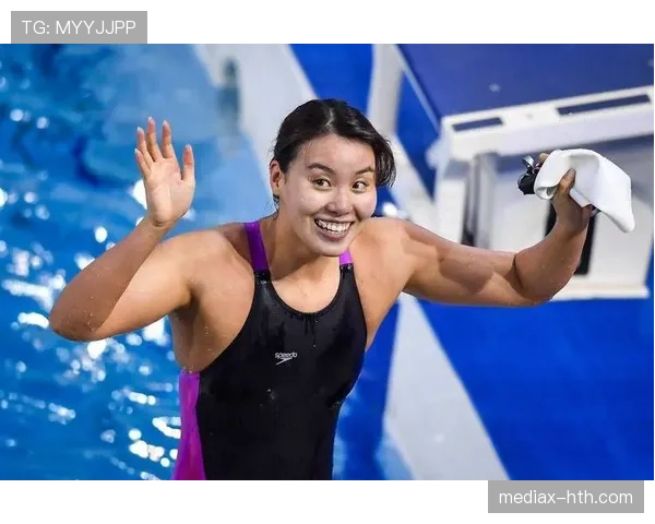 傅园慧训练完直接打车去吃火锅，教练在后面追着喊“你刚游完别碰辣”